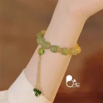 دستبند شبدر کریستالی آویز دار💎سنگ طبیعی، کیفیت عالی، وارداتی | دو رنگ زمردی و یاقوتی