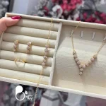 قیمت و خرید ست فلاور نگین اتمی کپی طلا💎ست جواهری استیل روکش طلا با نگین میکرو