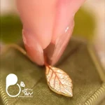 خرید آنلاین گردنبند نگین دار برگ کپی طلا از سایت بیوتی