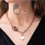 تخفیف ویژه فقط تا فردا گردنبند رزگلد کارتیر حک شده همین حالا خرید کن و با ارسال فوری دریافت کن💎فروشگاه زیورآلات بیوتی، بزرگترین عرضه کننده بدلیجات و اکسسوری در ایران