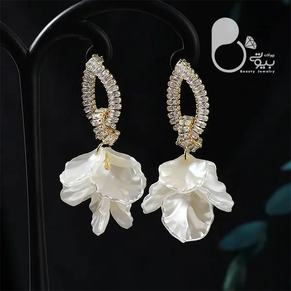 گوشواره پریا نگین باگت 💎زیورآلات بیوتی گوشواره پریا نگین باگت 💎زیورآلات بیوتی